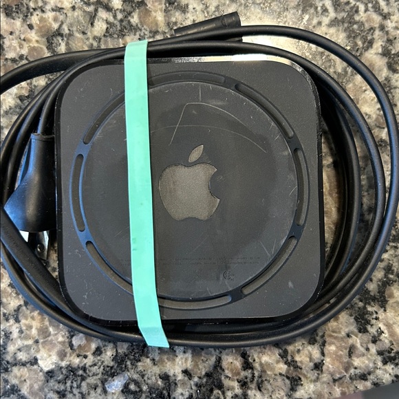 Apple TV 4K Streaming Device with Remote and Case - Picture 3 of 6